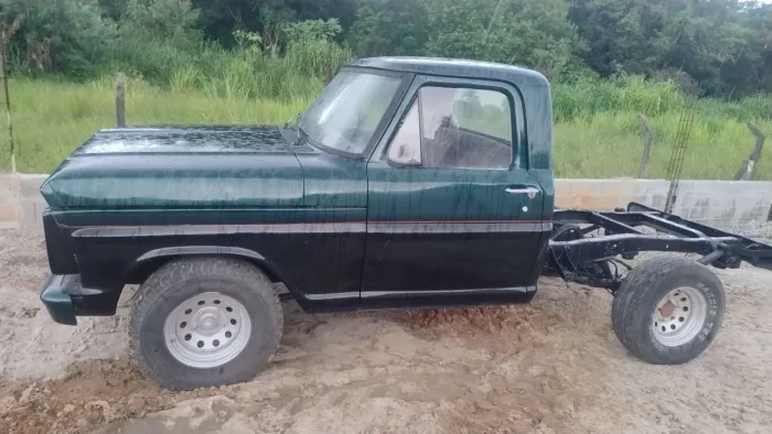Vendo ou troco F1000 ano 82