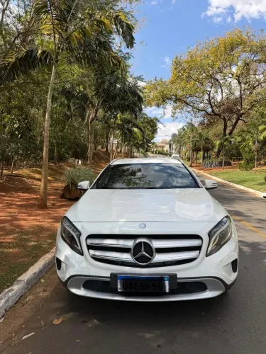 Mercedes-Benz GLA 200 Adv. 1.6/1.6 TB 16V Flex Aut. 2016