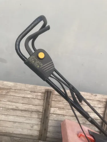 Cortador De Grama Elétrico Tramontina 1300w Recolhedor Ce35p