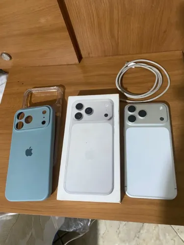 iPhone 17 pro Max silver