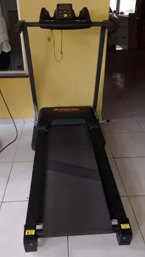 ESTEIRA EM PERFEITO ESTADO,QUASE NAO FOI USADA,ACEITAMOS NEGOCIAÇÃO E CARTAO DE CREDITO