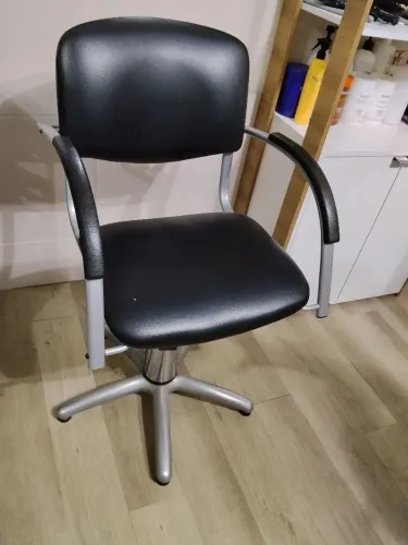 Cadeira para salão ou escritório