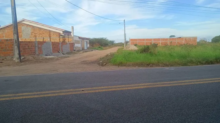 VENDE-SE casa em construção