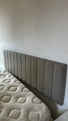 Cabeceira queen cinza estofada Tok&Stok 
