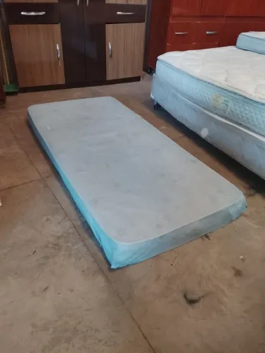 Colchão solteiro USADO , ENTREGA dentro de Uberlândia MG