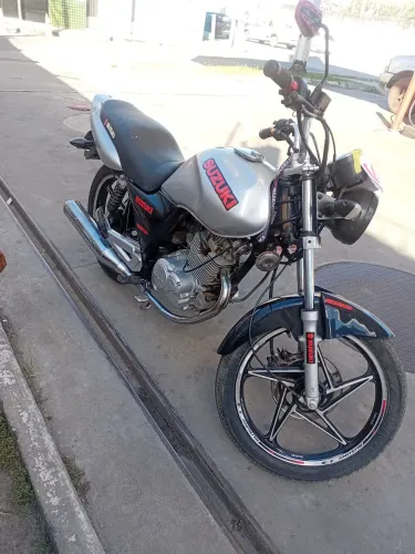 Moto top em bom estado de conservação
