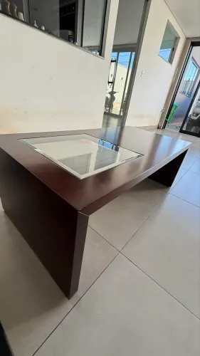 Mesa de Centro em Madeira com Tampo de Vidro - Excelente Estado