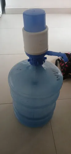 Galão de agua 20L + Bomba 0ara galão manual.