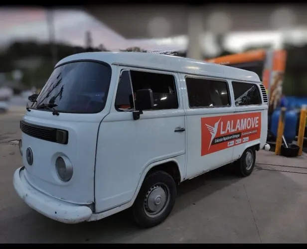 Volkswagen Kombi Carat (álcool) 2000