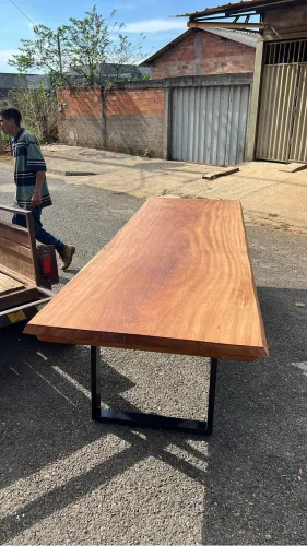Mesa pé de ferro