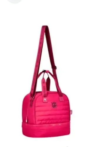 Vendo kit Rebeca bombom,bolsa e lancheira, interessados me chama no ZAP *