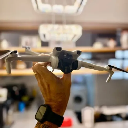 DRONE DJI MINI 3 RC COM TELA - CAIXA E HÉLICE RESERVA, LEIA A DESCRIÇÃO 
