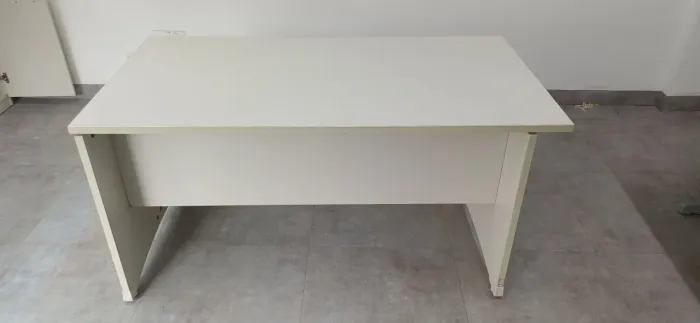 mesa de escritório reta
