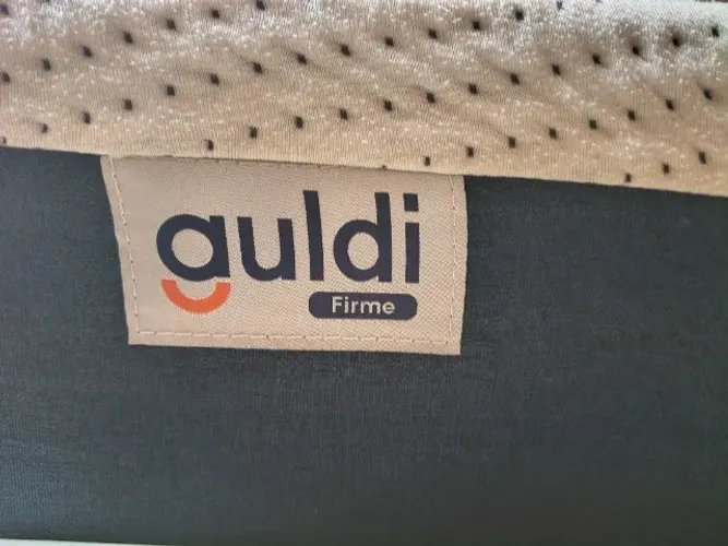 Colchão de Casal Guldi semi-novo excelente estado!