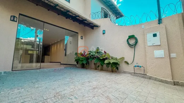 Casa geminada com 3 quartos à venda no Letícia