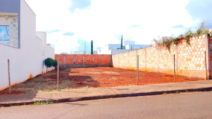 Lote 330m² no bairro Boa Vista