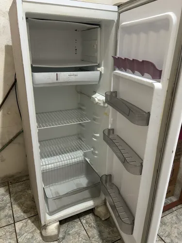 Geladeira com defeito