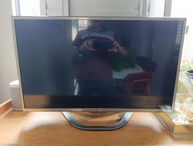 TV 32 pol LG 3D, + 4 óculos. Não é Smart.