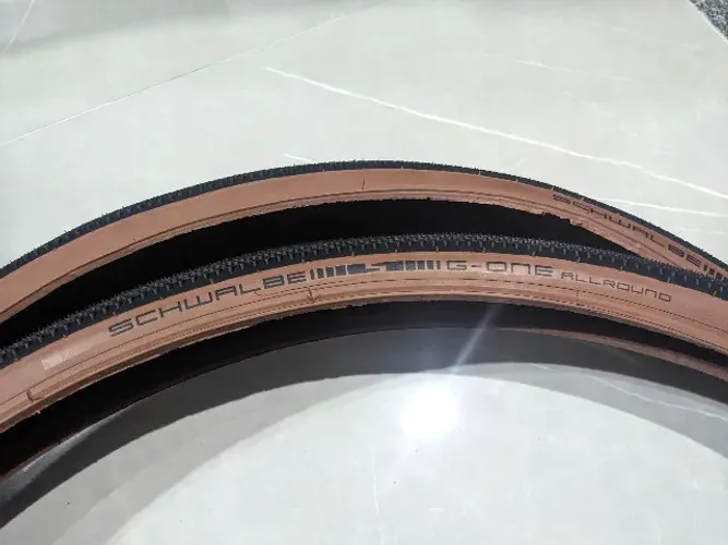 Par Pneu Schwalbe G-One Allround Gravel 700x40 Tubeless Faixa Marrom