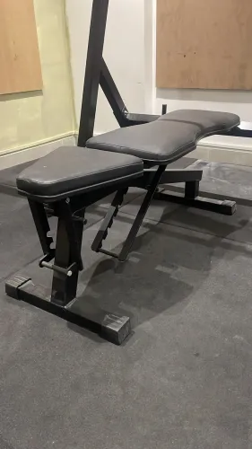 Vendo banco regulável, suporte, barra olímpica, suporte e anilhas