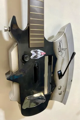 Guitarra do Kiss! Rara e iradíssima! Única