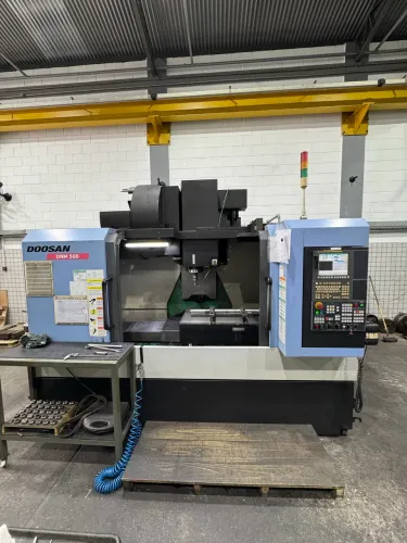 Centro de usinagem Doosan DNM 500