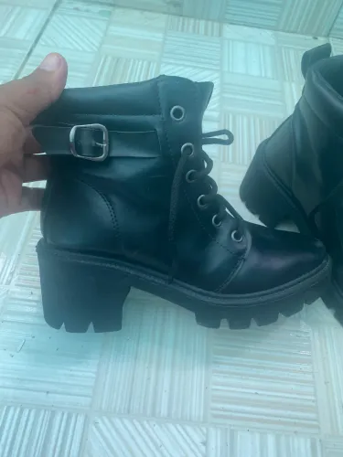 Vendo bota tamanho 35