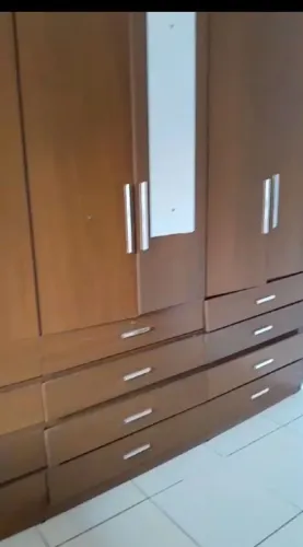 Vendo guarda-roupa em ótimo estado de conservação.
