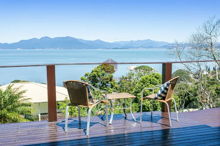 Casa à venda, com 3 quartos, no bairro José Mendes, em Florianópolis/SC.