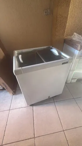 FREEZER HORIZONTAL TAMPA DE VIDRO 325 LITROS - ESMALTEC