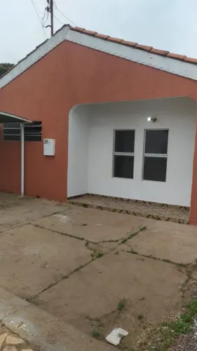 CASA COM  PISCINA 