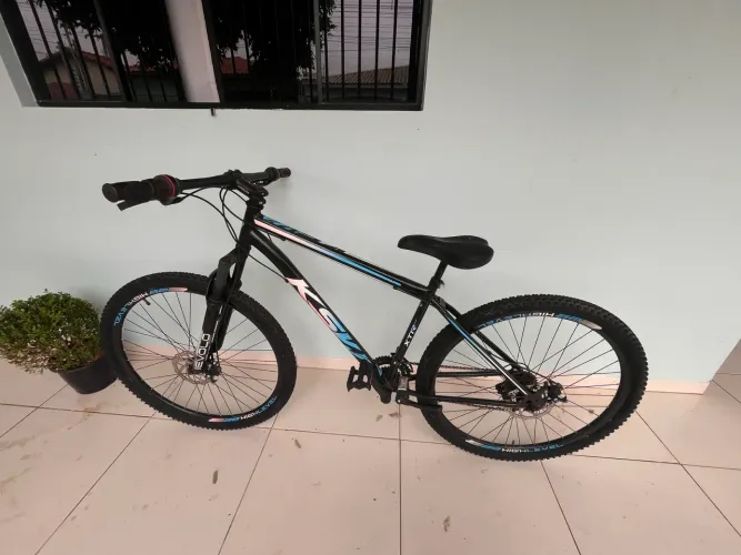 Bicicleta Aro 29 KGT Shift Aço Carbono 21 marchas Freios a Disco Suspensão Diant