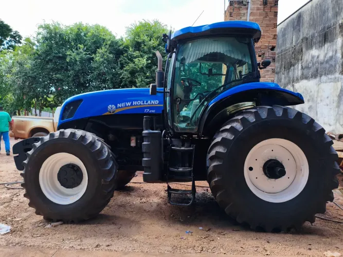 Trator agrícola New Holland T7 240