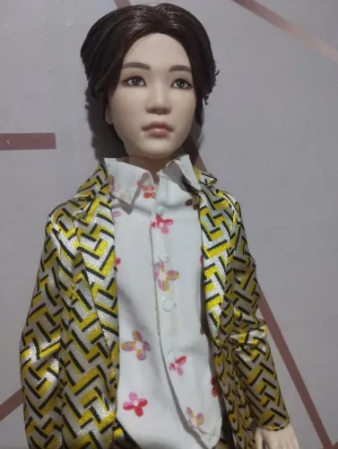Boneco Suga BTS estilo Ken Barbie