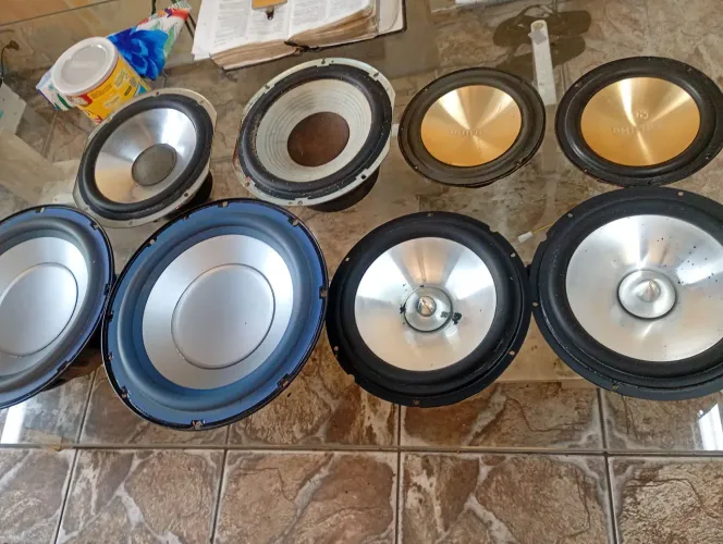 Excelentes altos falantes. Testados em funcionamentos