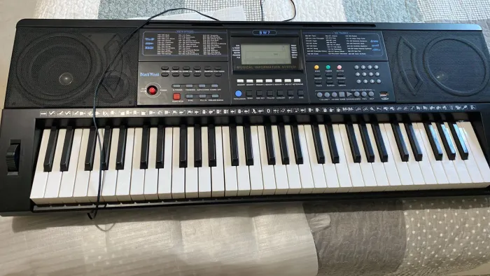 Vendo teclado com 7 meses de uso
