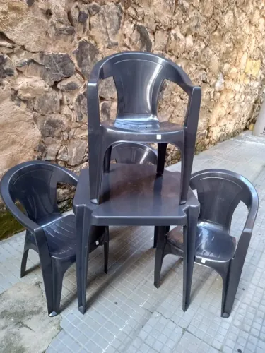 Cadeira Plástica CONJUNTO POLTRONA NOVO 01Mesa + 04Unid Power CB82