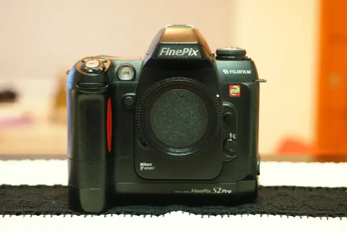 DSLR Fujifilm FinePix S2 Pro Super CCD ? Mount Nikon F (aceita lentes Nikon)