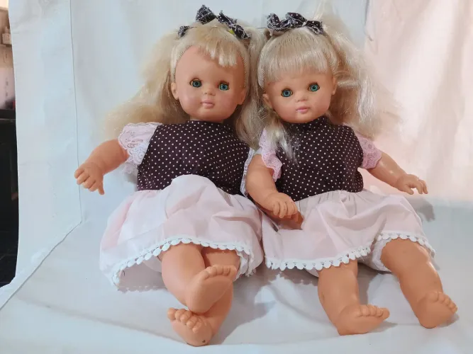 Lote com duas bonecas antigas baby Brink sem mecanismo