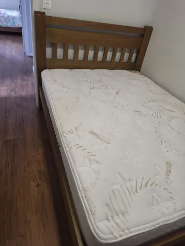 Cama de madeira casal 1.40 m