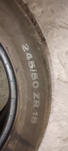 Pneus 245 50 18