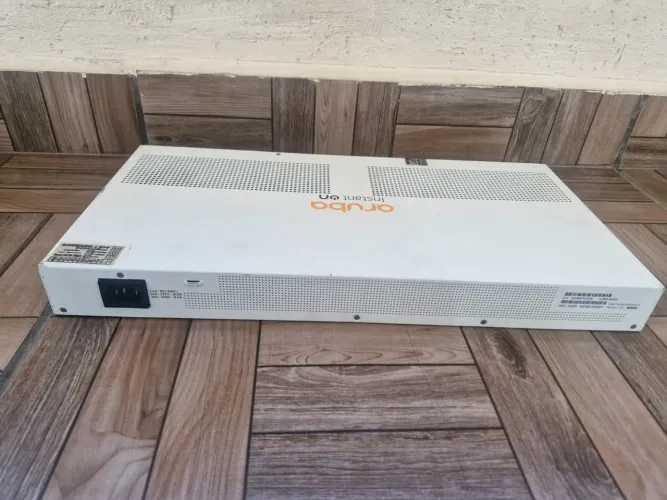 Switch Aruba Hpe 1930 JL682A 24 +4 portas<br><br>Goiás +4 portas
