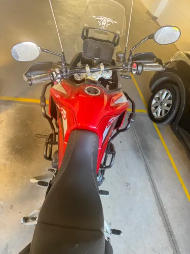 Moto impecável