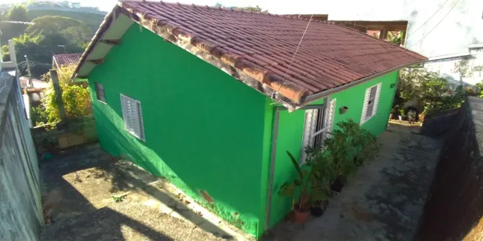 Casa na Vl Paiva, 02 Quartos, Sala, Cozinha, Banheiro, Área de Serviço e Quintal 