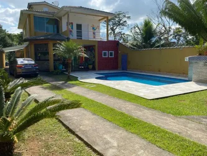 Imóvel para venda possui 213 metros quadrados com 3 quartos em Balneario Pereque - Porto B