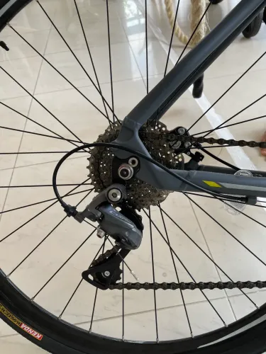 Bike Oggi Velloce Disc 2024 + sapatilha especialized + capacete especialized