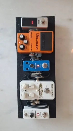 Pedalboard completo com case e alimentado por power bank