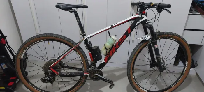 Oportunidade de Compra: Mountain Bike, First Athimus 17,5 , grupo fechado shimano SLX 11v 
