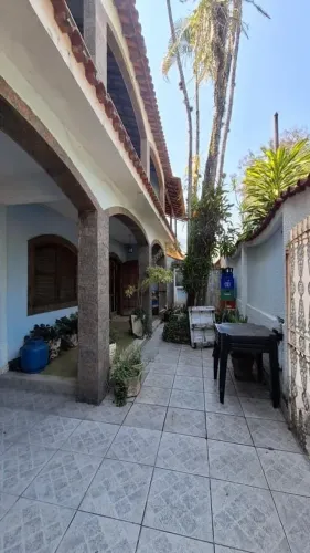 Casa duplex com piscina e área gourmet com 3 quartos e suíte