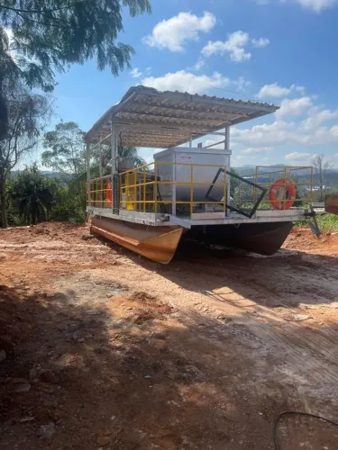 Balsa Motorizada de Tratamento e Pesquisa Ambiental